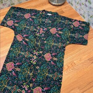 Vintage Paths of the Spirit floral silk kimono robe. Size M/L.